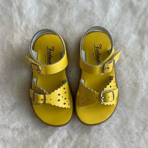 New toddler sandals